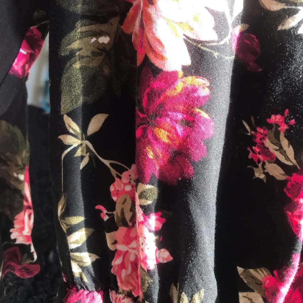 Romper - Picture 2 of 4